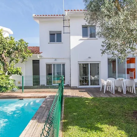 Lovely With 3 Bedrooms And Swimming Pool *