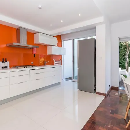 Lovely With 3 Bedrooms And Swimming Pool Cascais