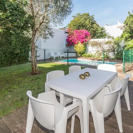 Villa Lovely With 3 Bedrooms And Swimming Pool *