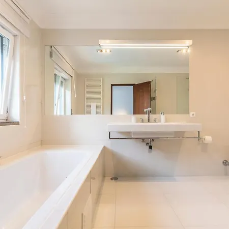 Lovely With 3 Bedrooms And Swimming Pool Villa Cascais