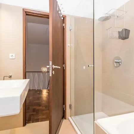 Lovely With 3 Bedrooms And Swimming Pool *