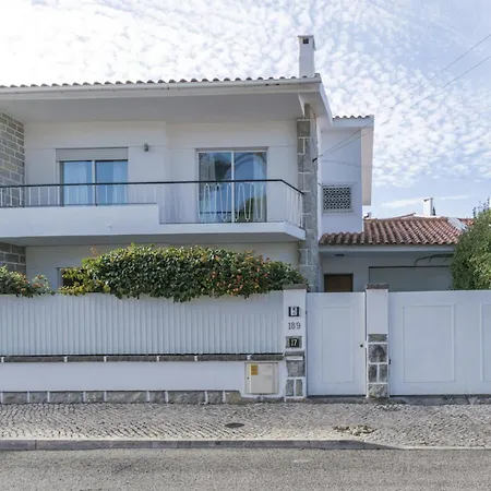 Lovely With 3 Bedrooms And Swimming Pool Cascais