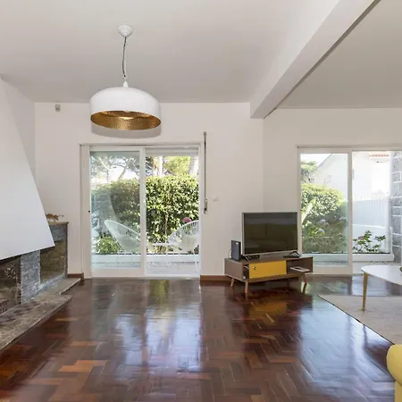 Villa Lovely With 3 Bedrooms And Swimming Pool *