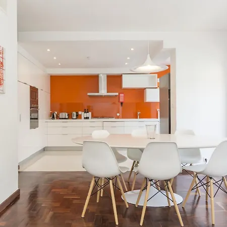 Lovely With 3 Bedrooms And Swimming Pool Cascais